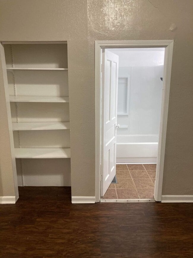 Building Photo - RECENTLY REDUCED MOVE IN READY!