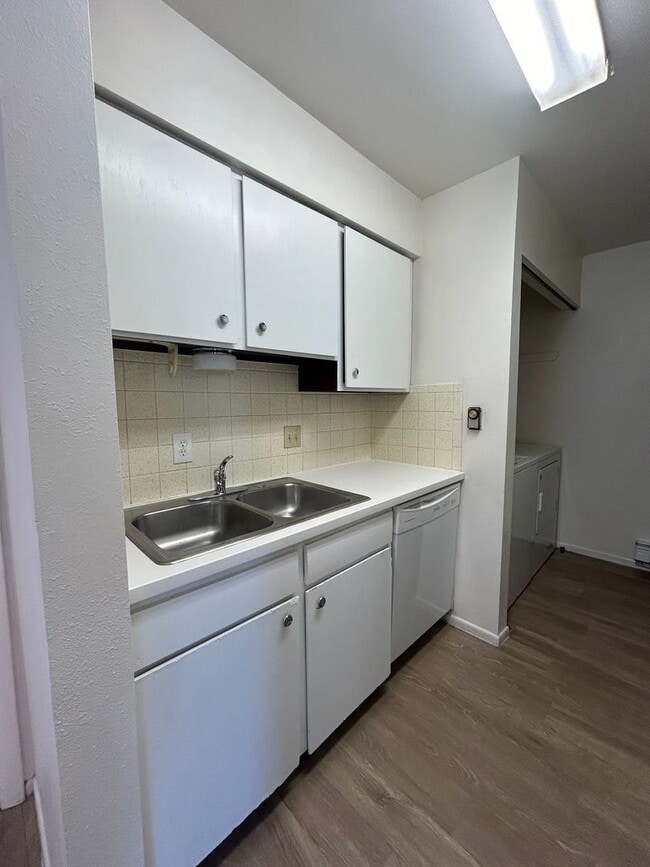 Photo - Two Bedroom Condo With One Car Garage Available For Rent In Longmont Unit B