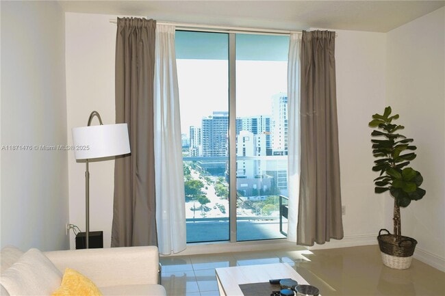 Building Photo - 185 SW 7th St Unit 1614 Rental