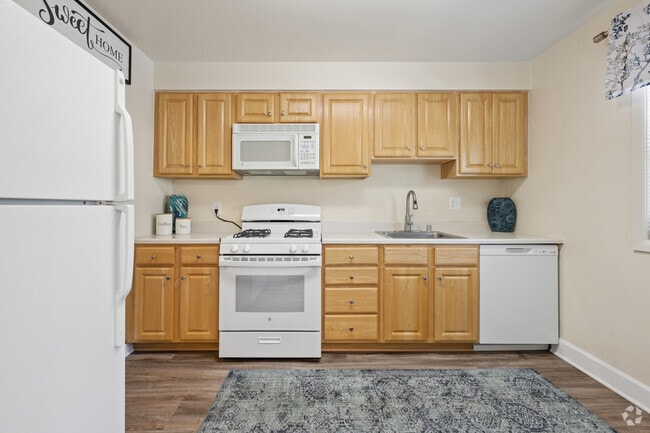 2BR, 1.5BA - 1,021SF - Kitchen