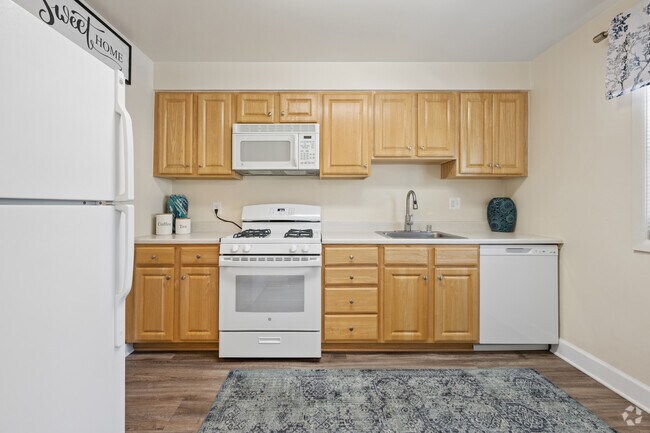 2BR, 1.5BA - 1,021SF - Kitchen - Rockdale Gardens Apartments & Townhomes*