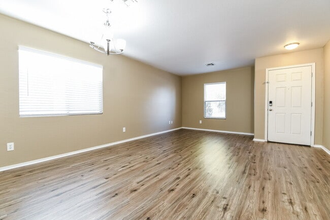 Photo - 1701 E Christopher St