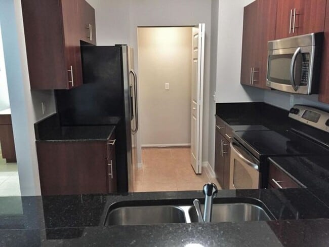 Photo - 4905 Midtown Ln