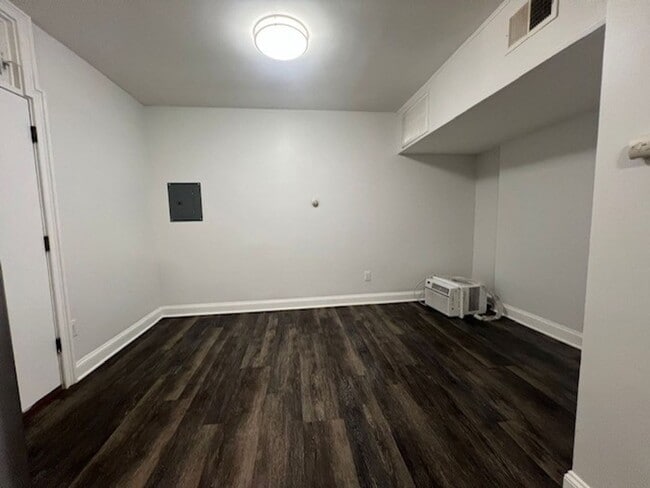 Photo - Amitville Flats