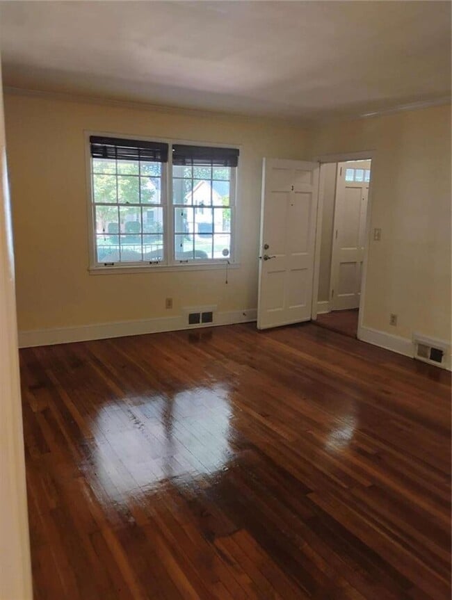 Photo - 1845 Monroe Dr NE