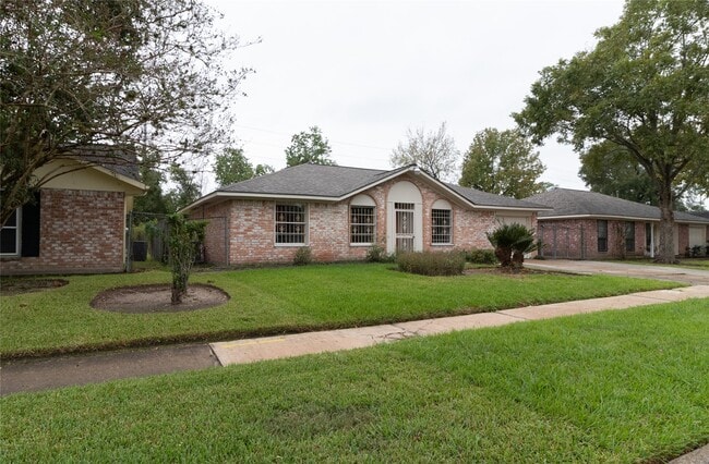 Building Photo - 8418 Rinn St Rental