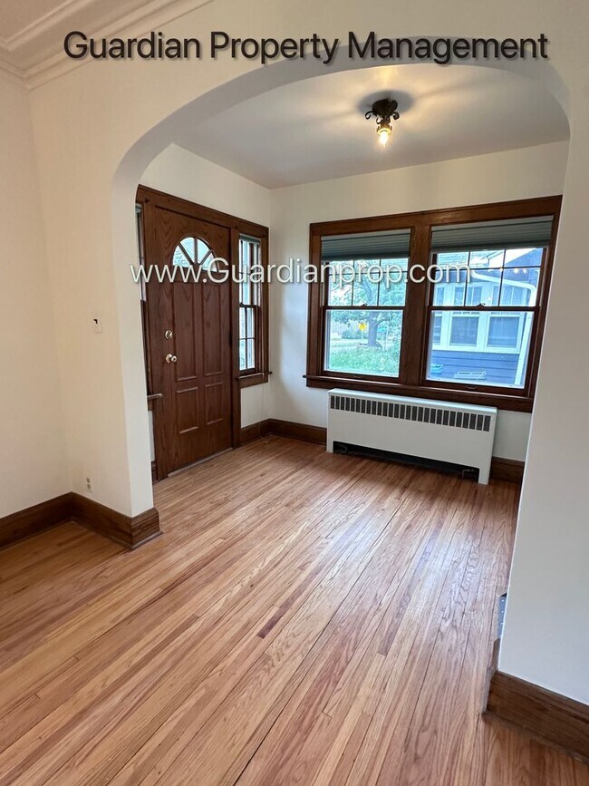 Photo - South Minneapolis Renovated Single Family Home, New Bathrooms, Hardwood Floors, W/D