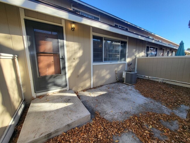 Building Photo - 401 Allouette Way