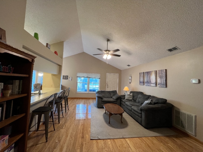 Photo - 626 Bellingham Pl