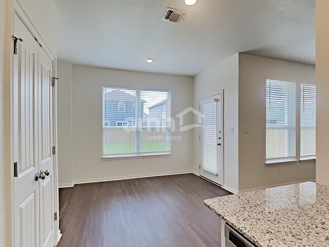 Photo - 2738 Meadowood Heights