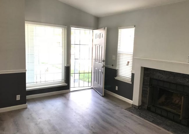 Photo - Close to freeway and shopping