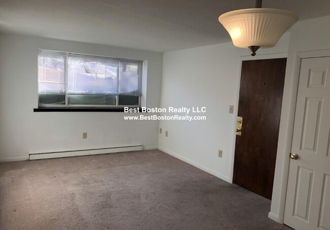 Photo - 216 Revere Beach Pkwy Unidad 11