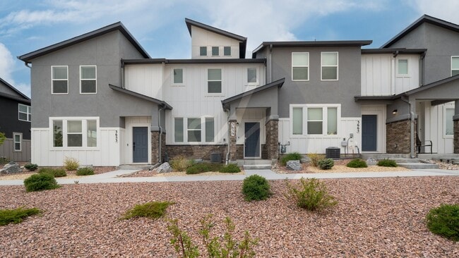 Building Photo - Townhome in Greenways at Sand Creek