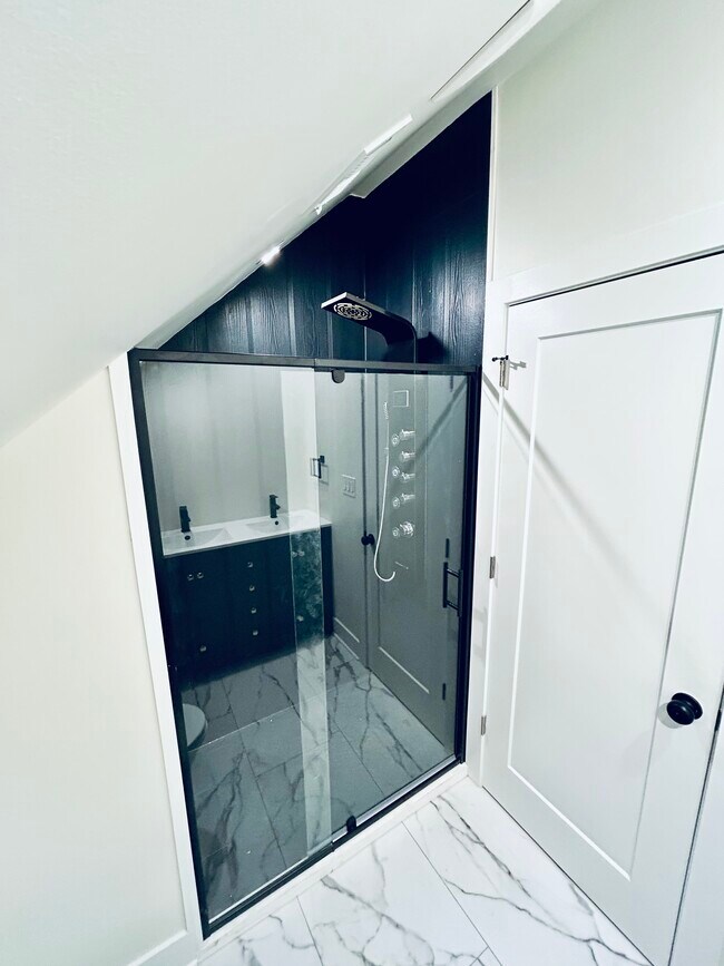 Photo - 3227 S May St Unidad 2R