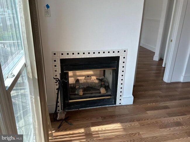 Photo - 1325 Main St