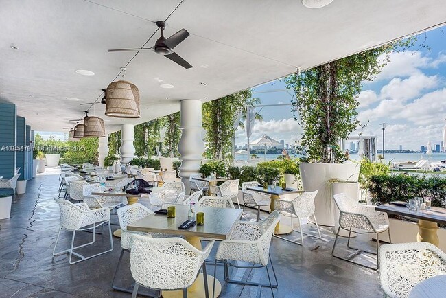 Photo - 1100 West Ave Unidad 425