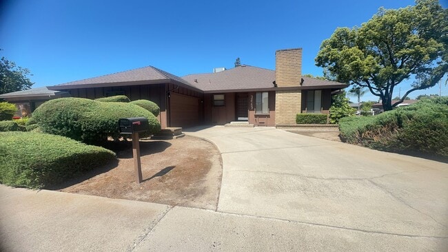 Building Photo - Desirable Duplex 2 bedroom 1 bathroom home