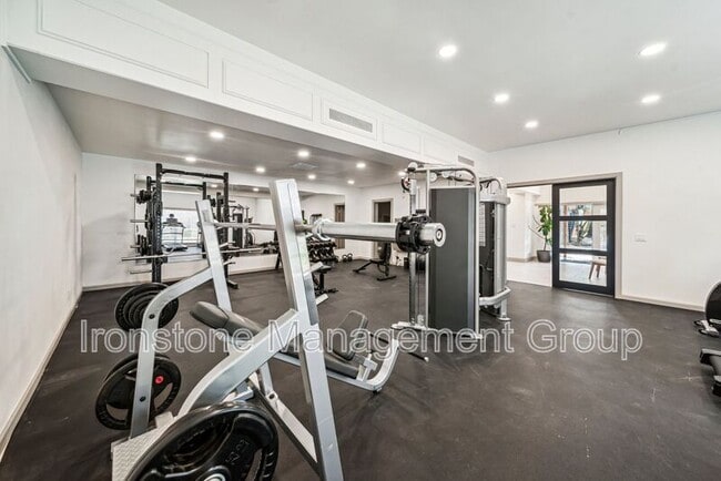 Photo - 4519 E 31st St