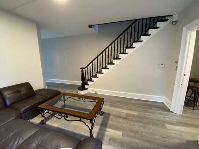 Photo - 469 Montclair Ave Unidad 469 Montclair Avenue