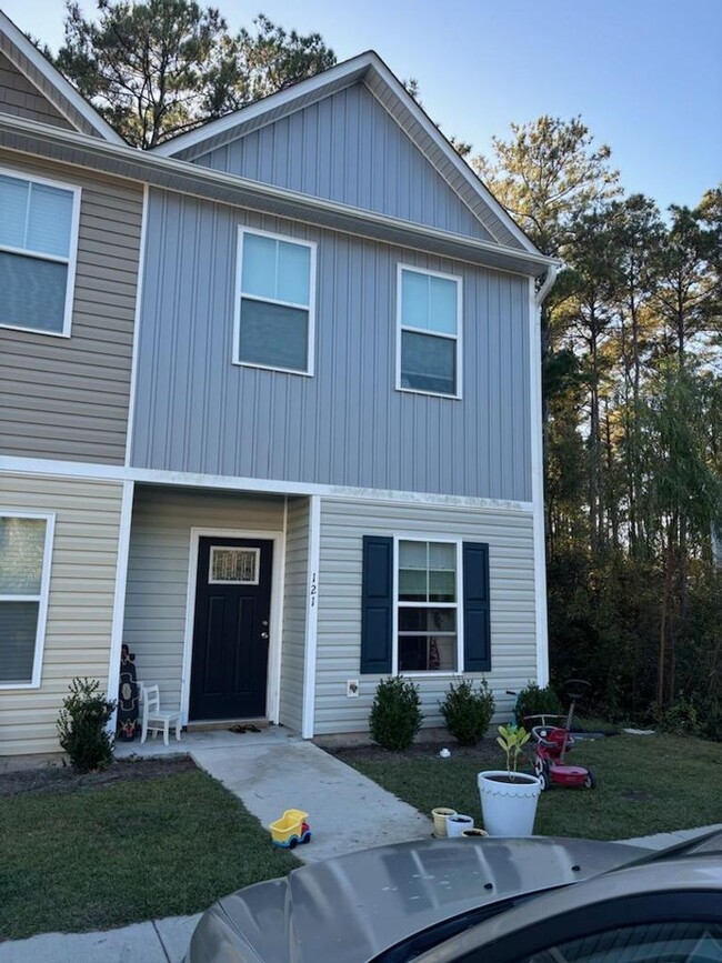 Beautiful 2 bedroom, 2.5 bath townhome Hol... - Beautiful 2 bedroom, 2.5 bath townhome Hol...