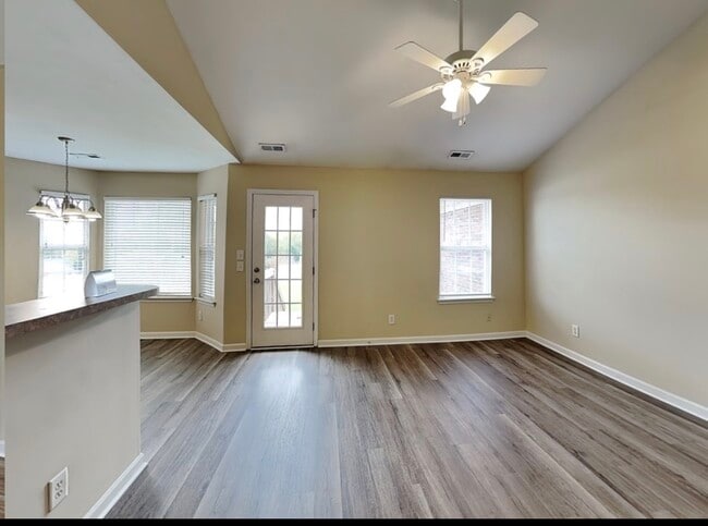 Photo - 2121 Centergrove Rd