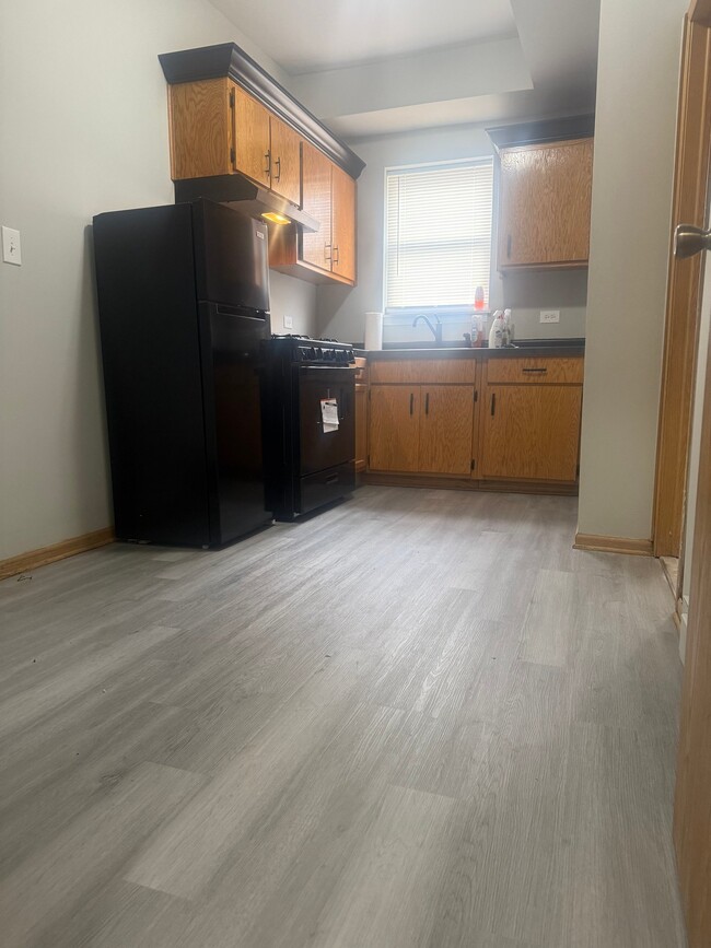 Building Photo - 6223 S Major Ave Unit 2r