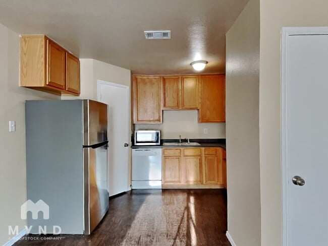 Photo - 314 Queens Ct N