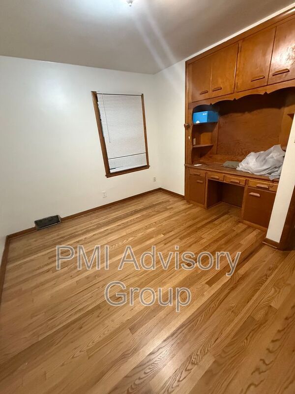 Photo - 1745 SW Mission Ave