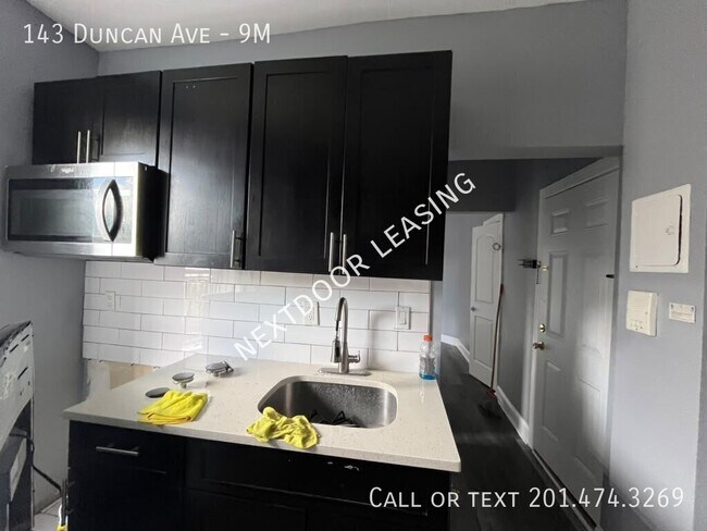 Building Photo - 143 Duncan Ave Unit 9M