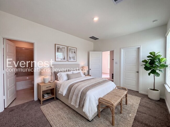 4 Bed/2 Bath Home with Fenced Yard & Garage / Pet-Friendly / Available Now!
