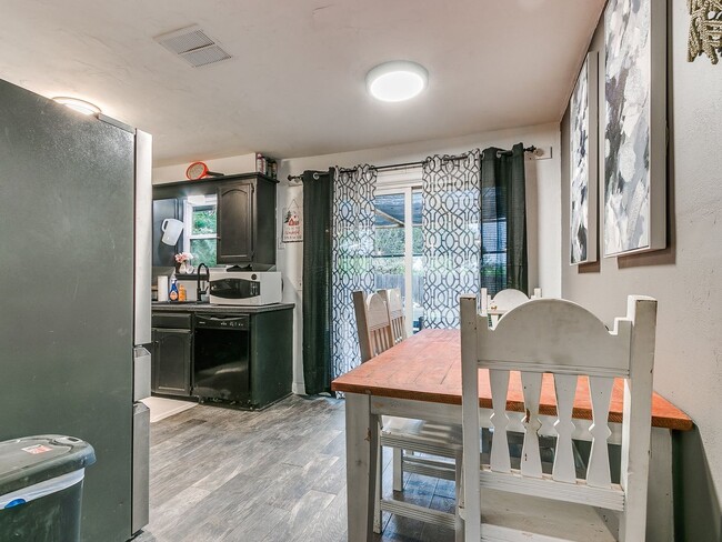 Photo - 605 SW 10th St