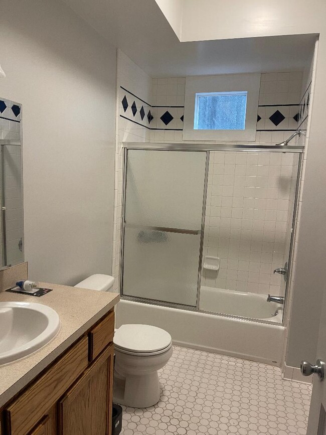 Bathroom - 2531 Annunciation St Unit 2531