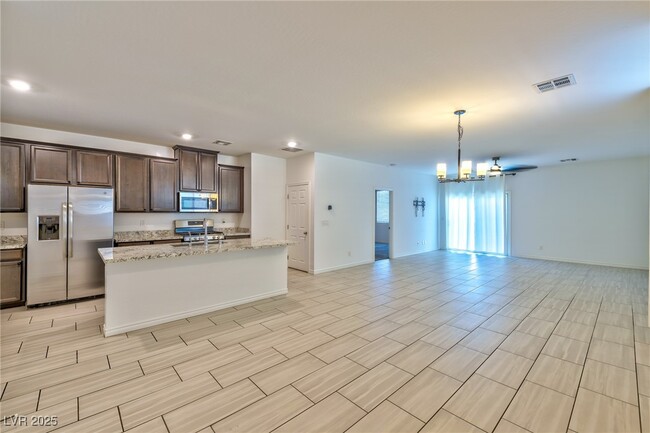 Photo - 988 Edel Hest Ave