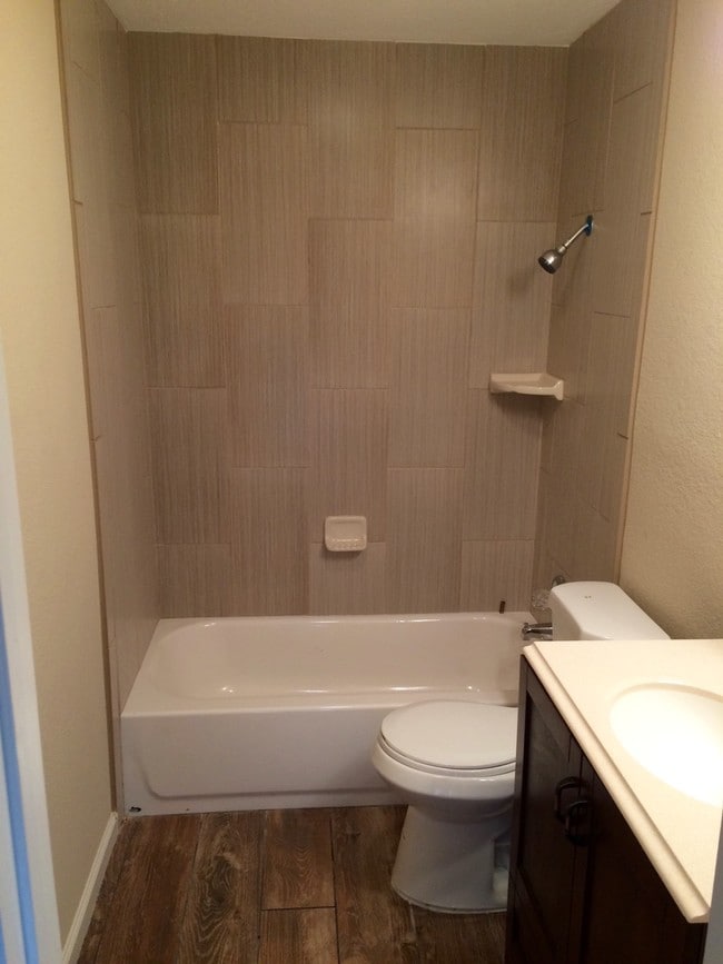 Building Photo - 1712 Poage Ave