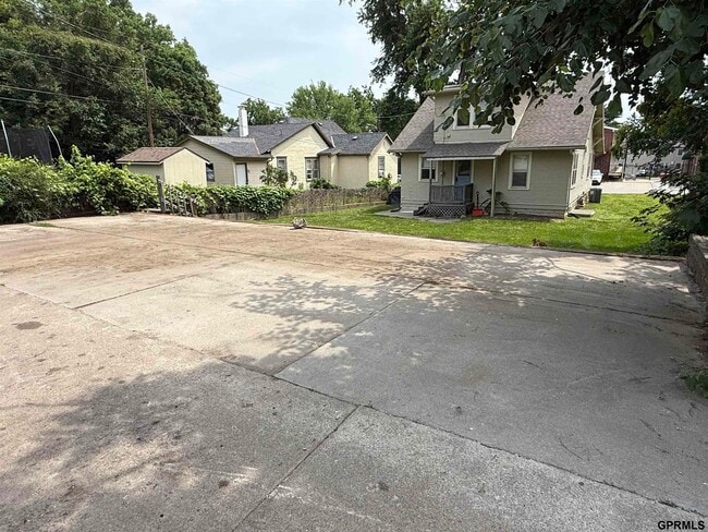 Photo - 824 N 47th St
