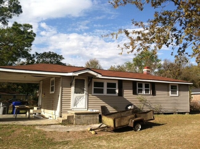 Building Photo - 2 Bed, 1 Bath Home