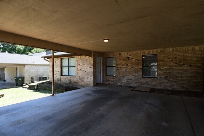 Photo - 2529 Westminster Dr