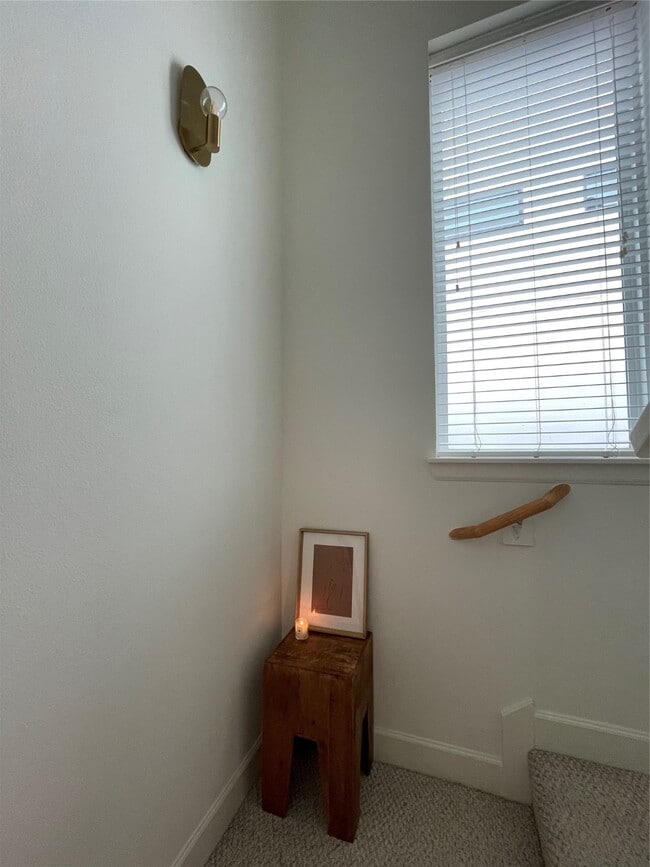 Building Photo - 1403 Delano St