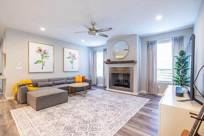 Photo - 1450 May Ave SE Unit ID1261326P