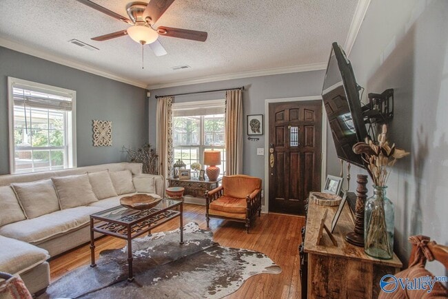 Photo - 1605 McCullough Ave NE