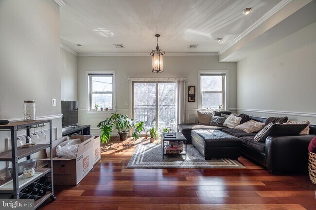 Photo - 329 W Girard Ave