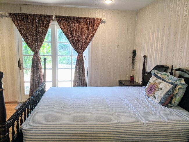 Photo - 945 Stonehurst Way