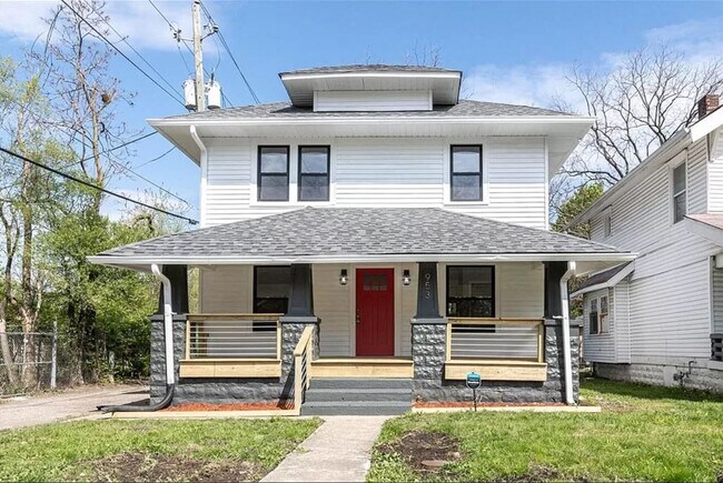 Front Yard - 953 N Dearborn St House
