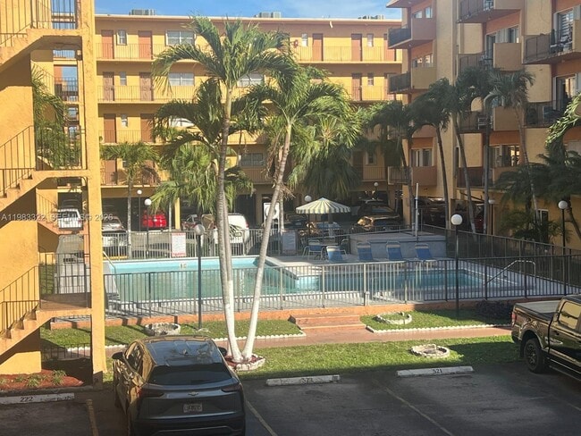 Building Photo - 1900 W 54th St Unit 119