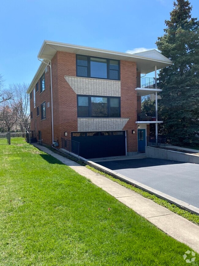 Building Photo - 21 Burlington Ave Unit 1 Rental
