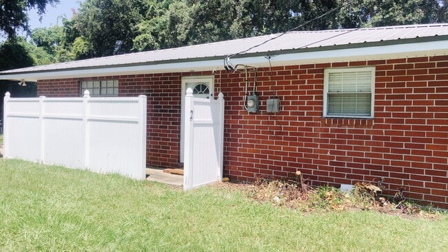 Photo - 3033 Parkwood Dr Unit 2
