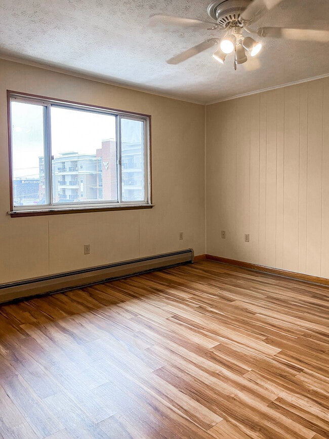 Photo - 460 Harding Ave