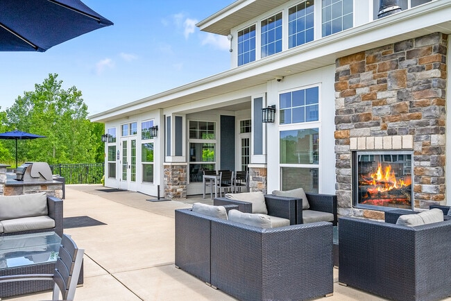 Drexel Ridge Apartments Outdoor Lounge