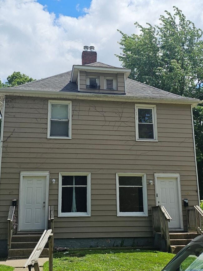 Building Photo - 208-210 13th Ave. Unit 208 13th Avenue