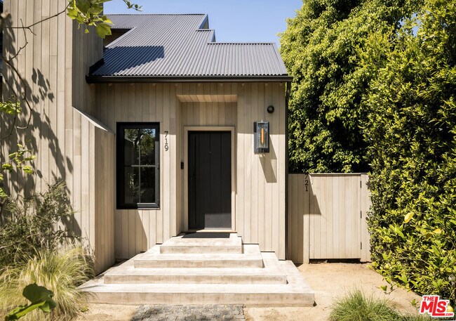 Photo - 719 San Lorenzo St